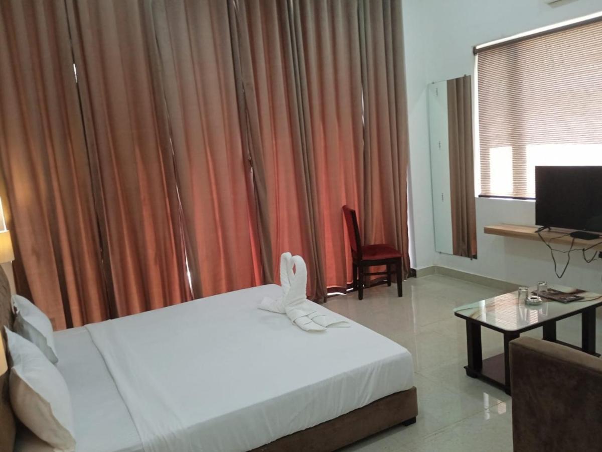 Chhatarpur Hotel Lake View By Bookingcare المظهر الخارجي الصورة